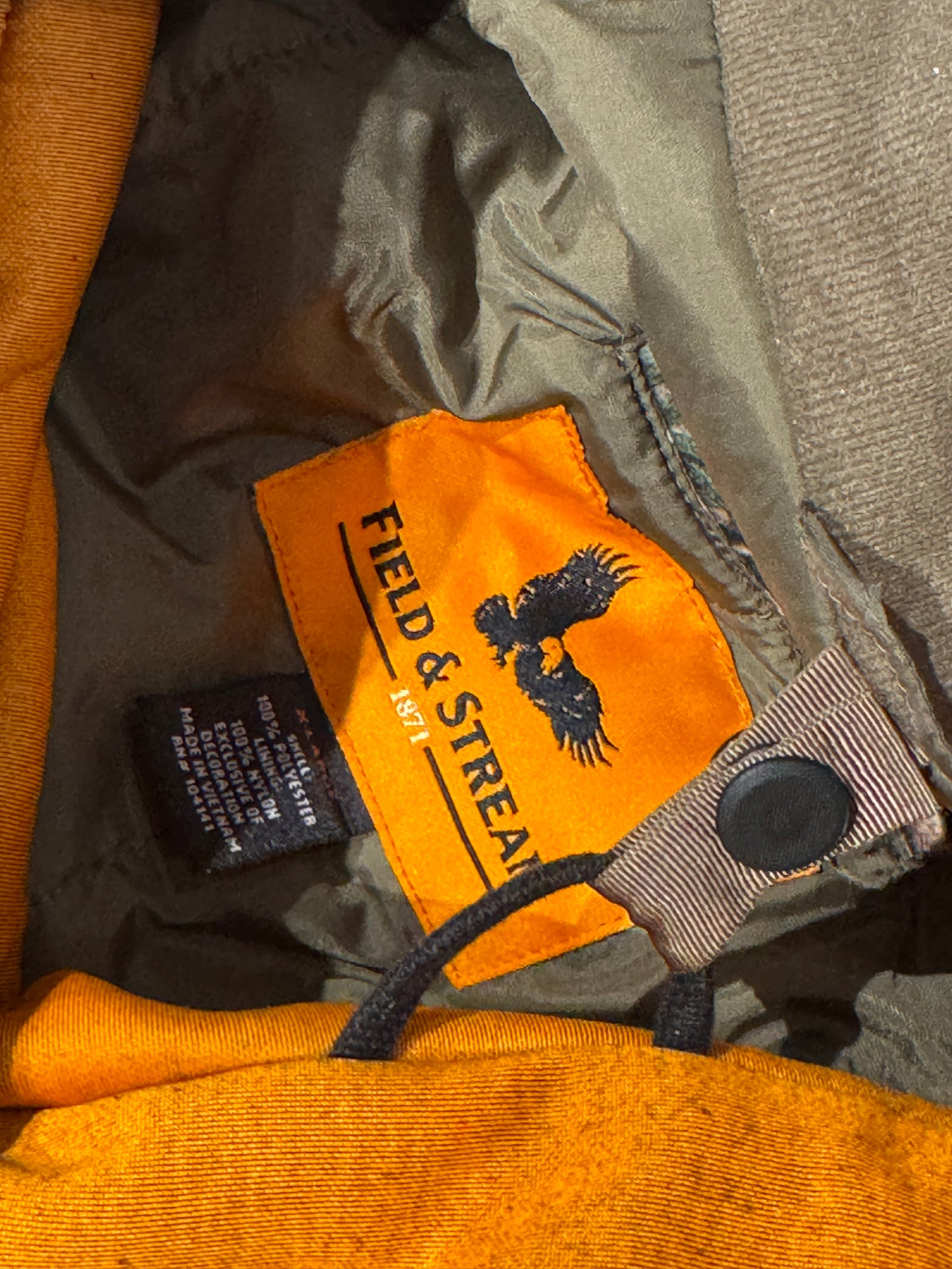 Vintage Field & Stream “HydroProof Ultra” Camo Jacket (Size XL)