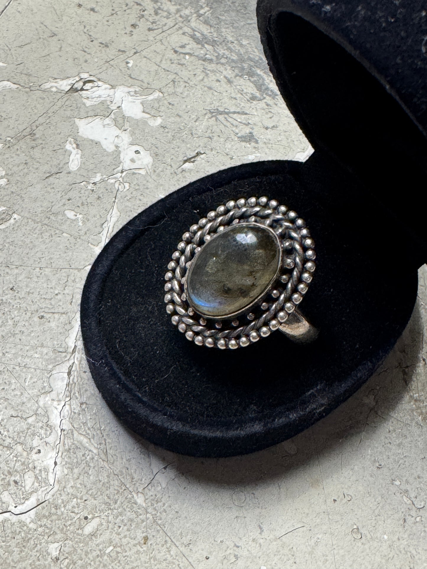 Vintage Sterling Silver & Labradorite Ring with Beaded Border – 925