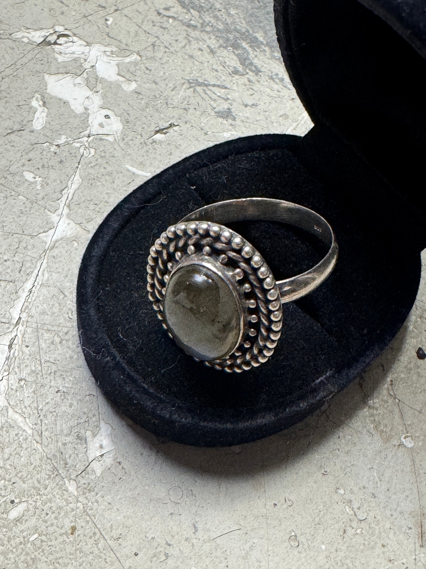 Vintage Sterling Silver & Labradorite Ring with Beaded Border – 925