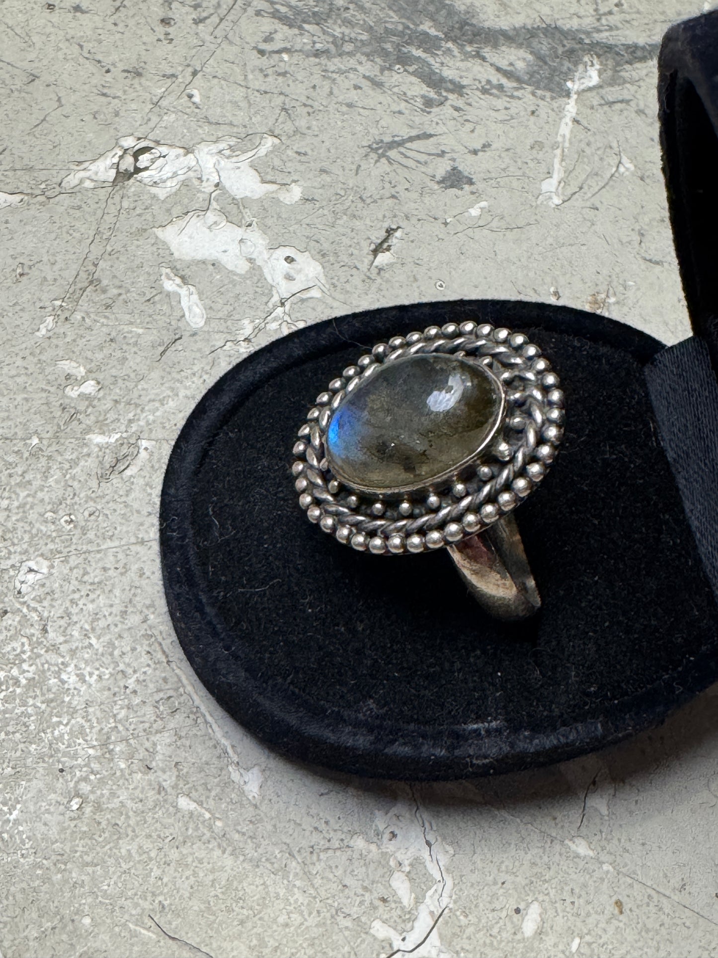 Vintage Sterling Silver & Labradorite Ring with Beaded Border – 925