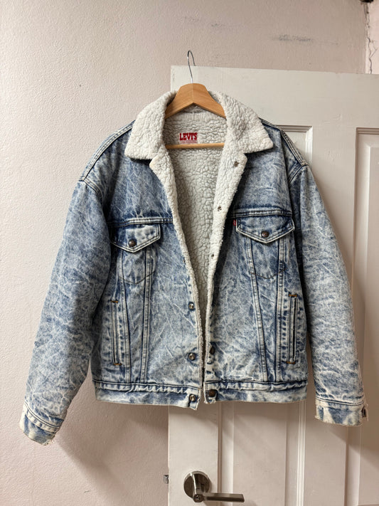 Vintage Levis Denim Jacket with Sheepskin Lining [M]