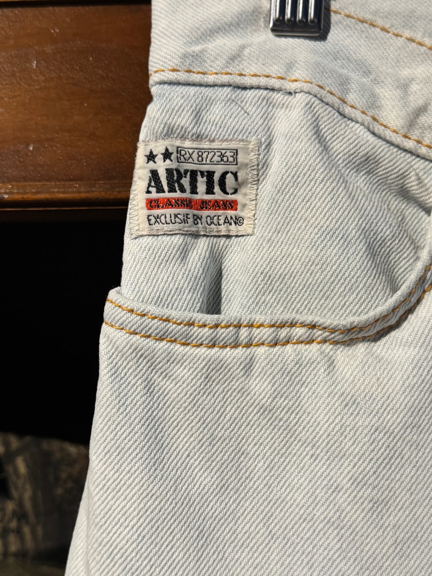 Vintage Artic Light-Wash Tapered Jeans – Embroidered Faces (W28)