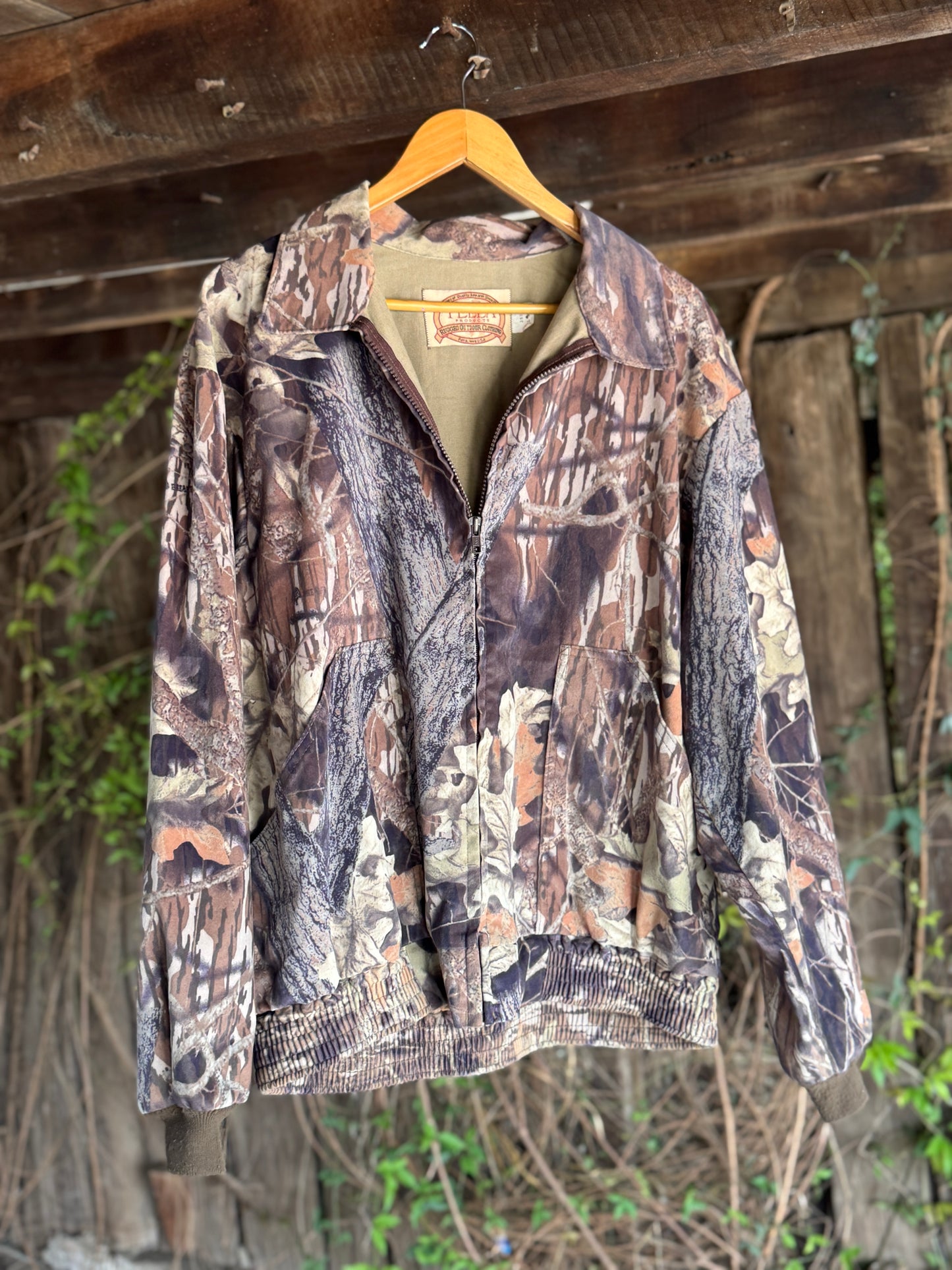 Vintage Pella Camo Bomber Jacket (Size XL)
