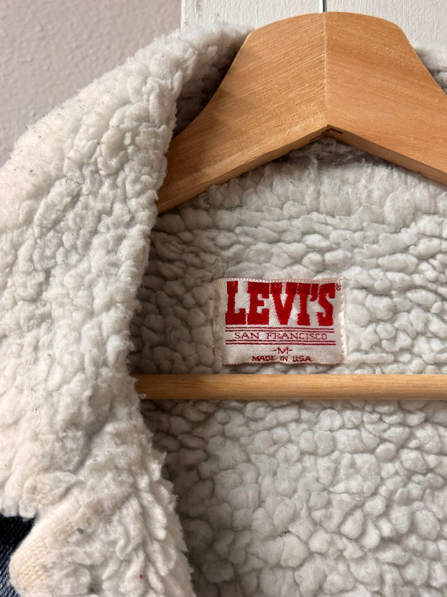 Vintage Levis Denim Jacket with Sheepskin Lining [M]