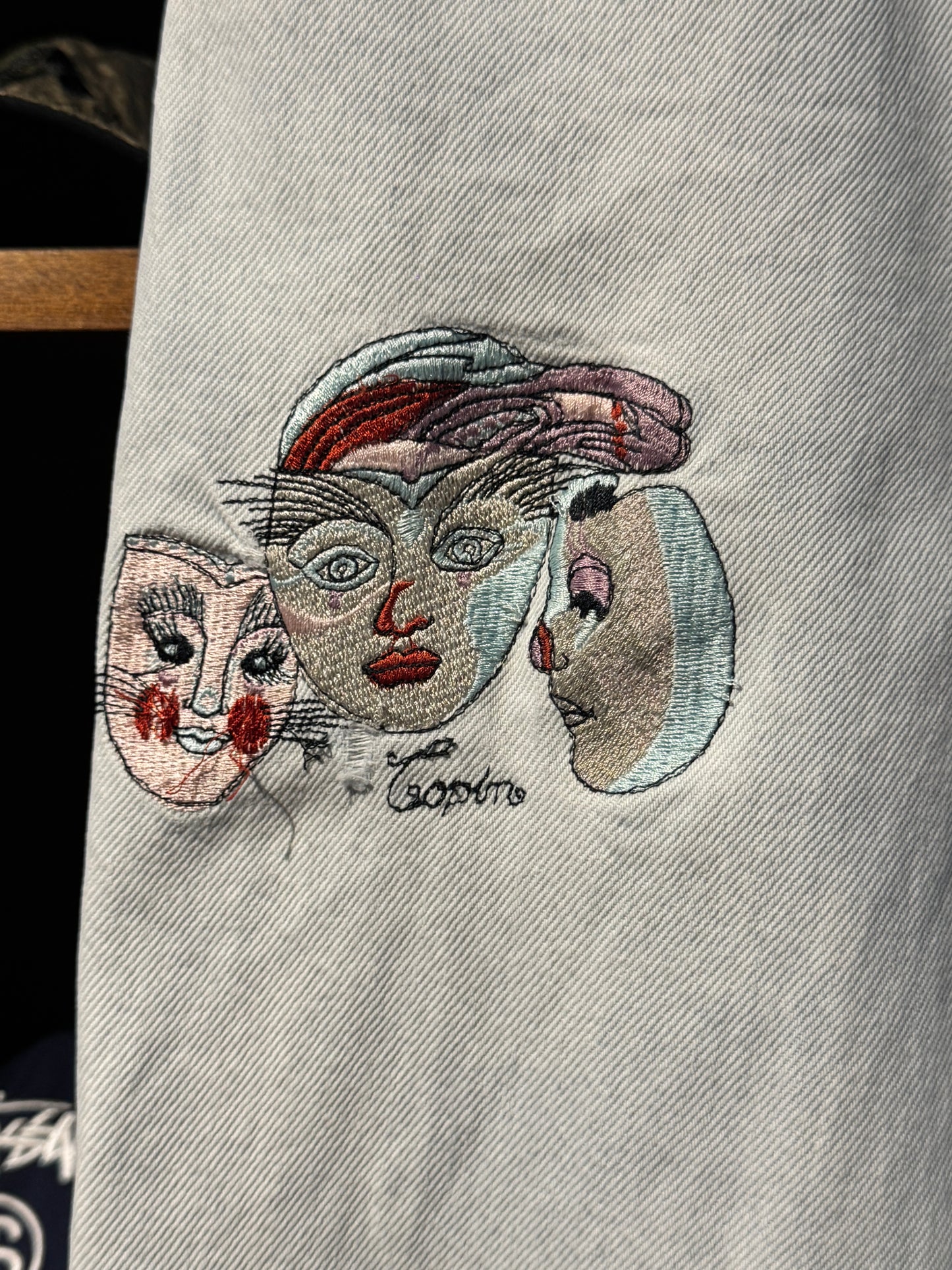 Vintage Artic Light-Wash Tapered Jeans – Embroidered Faces (W28)