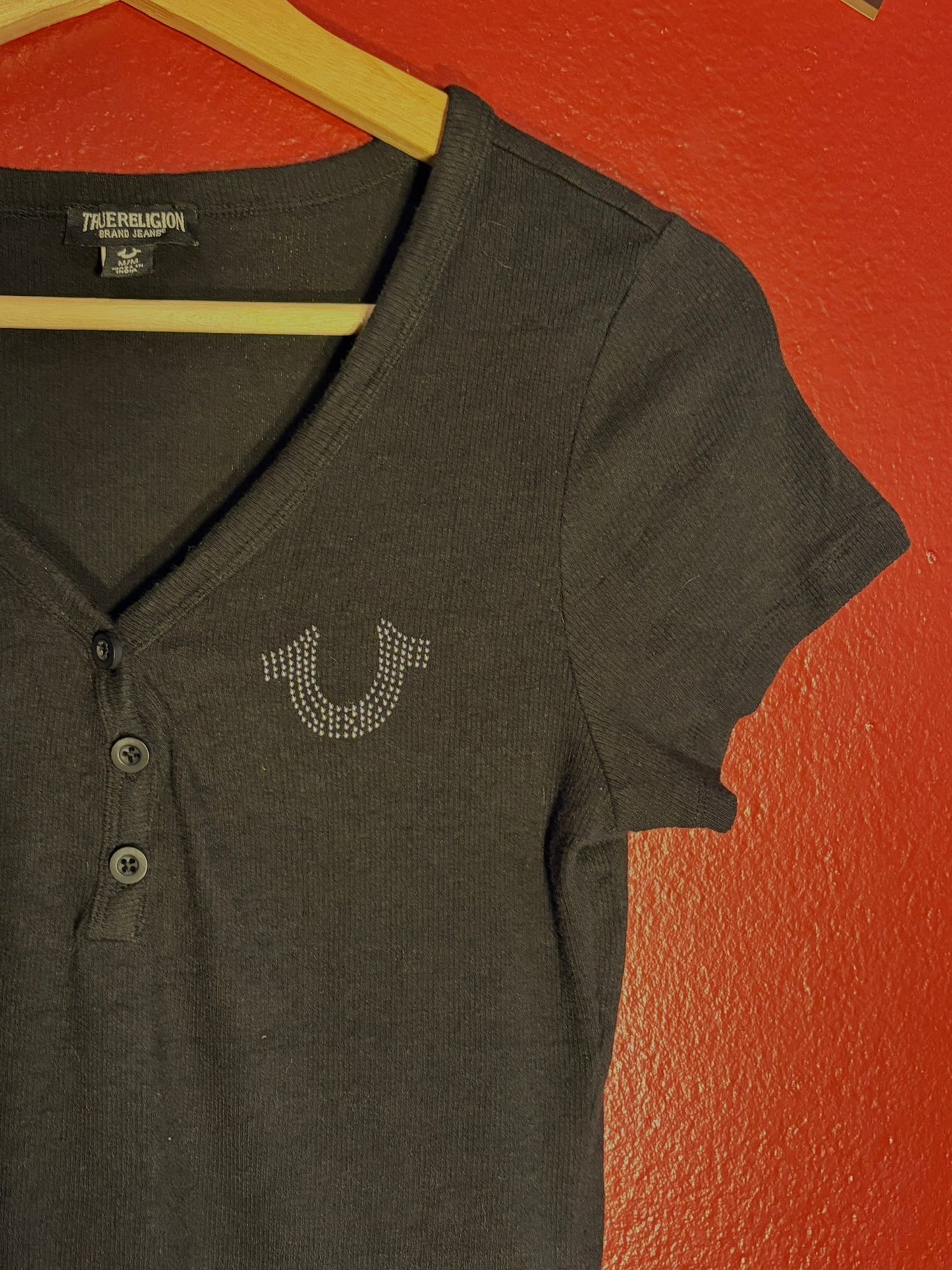 True Religion Rhinestone Horseshoe Henley T-Shirt [M]