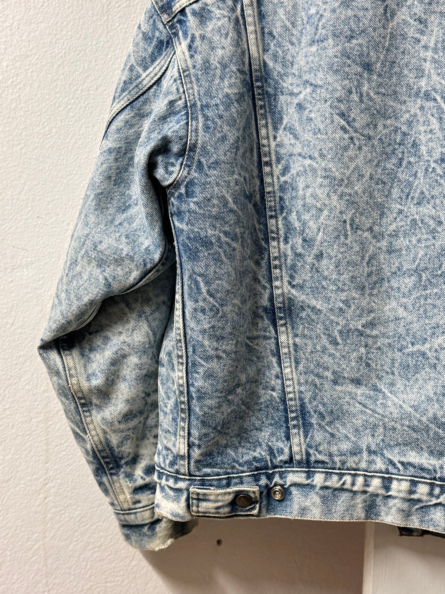 Vintage Levis Denim Jacket with Sheepskin Lining [M]