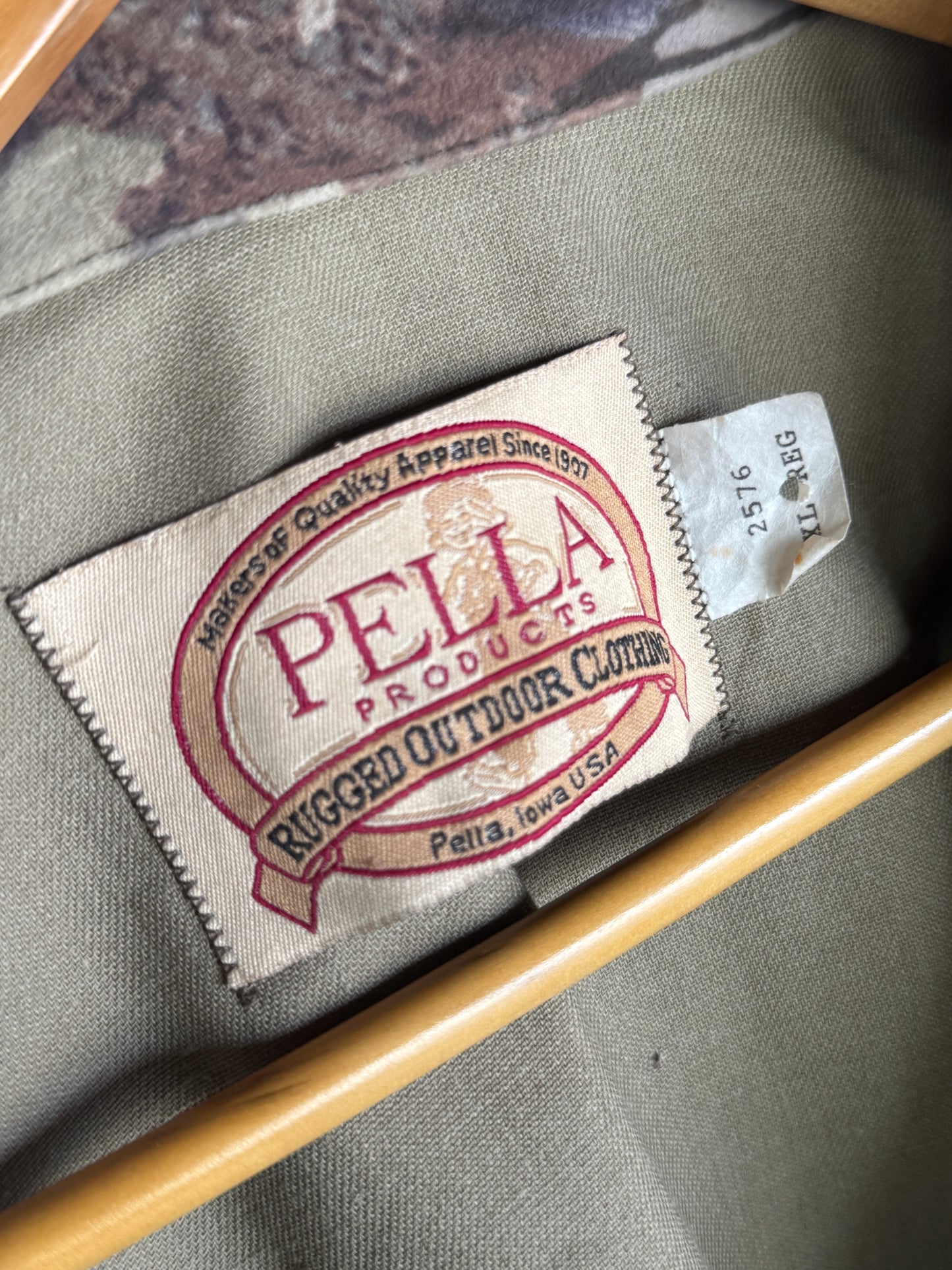 Vintage Pella Camo Bomber Jacket (Size XL)