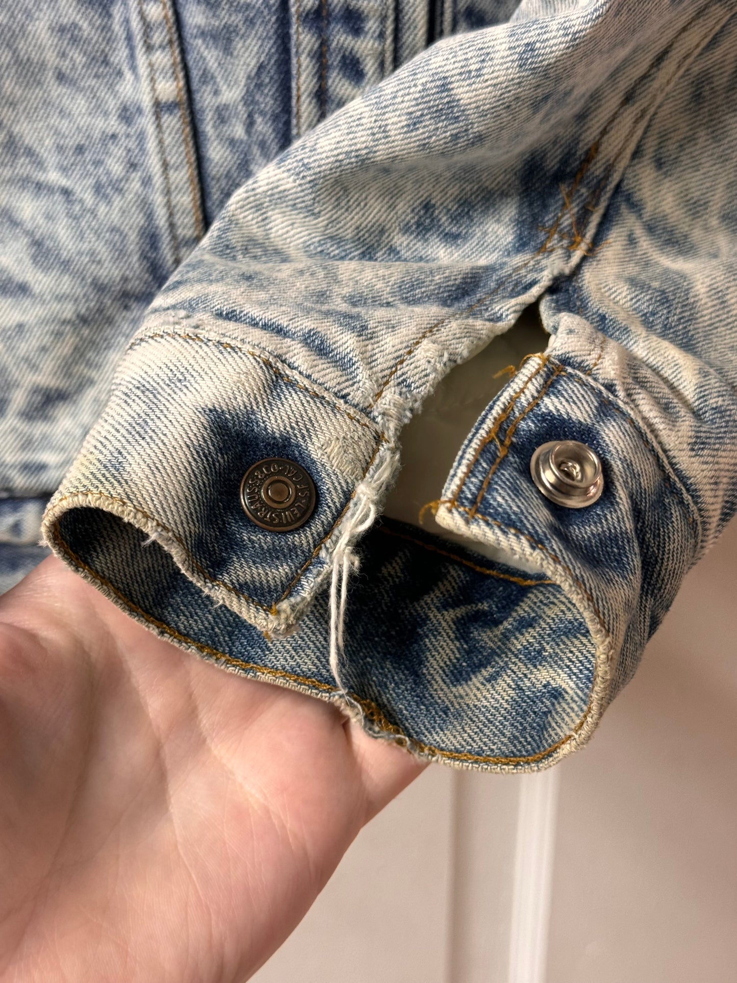 Vintage Levis Denim Jacket with Sheepskin Lining [M]