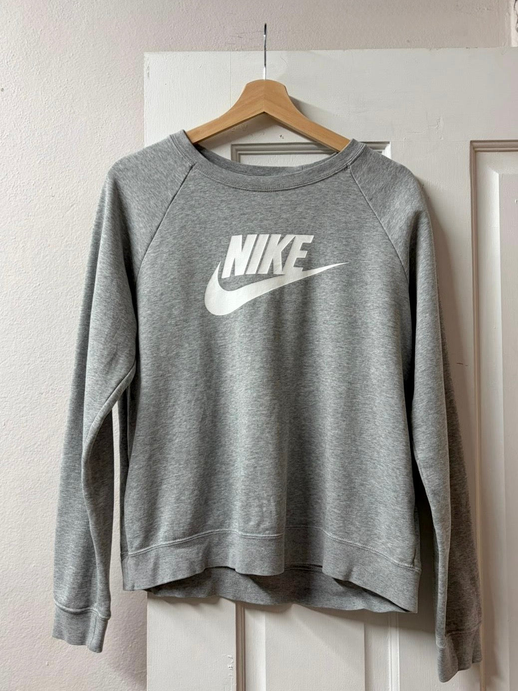 Grey NIKE Crewneck [M]