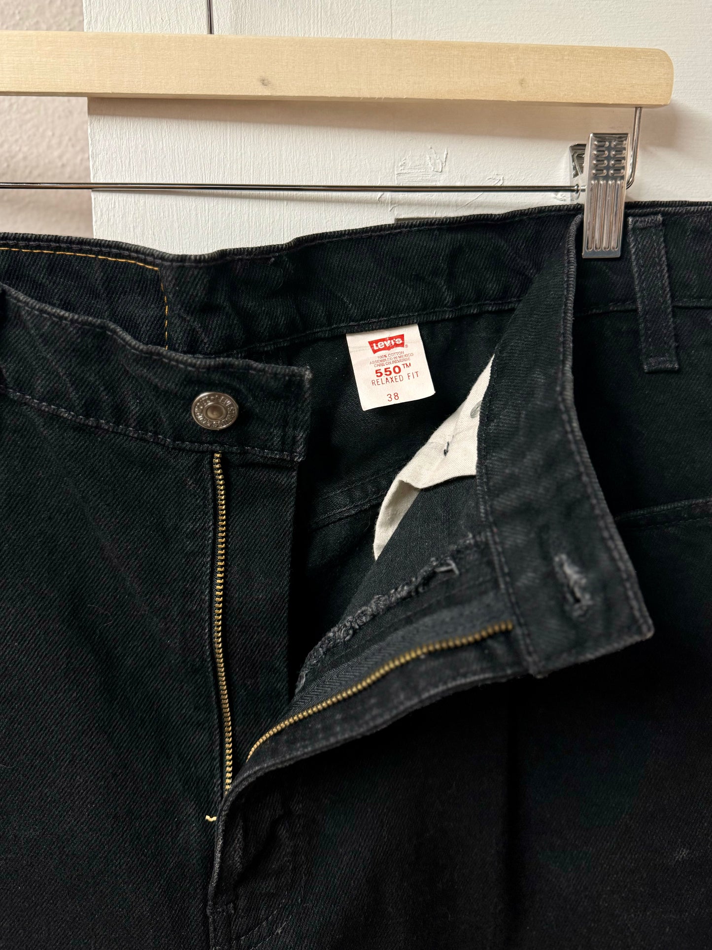 Black Levi 550 Shorts [38"]