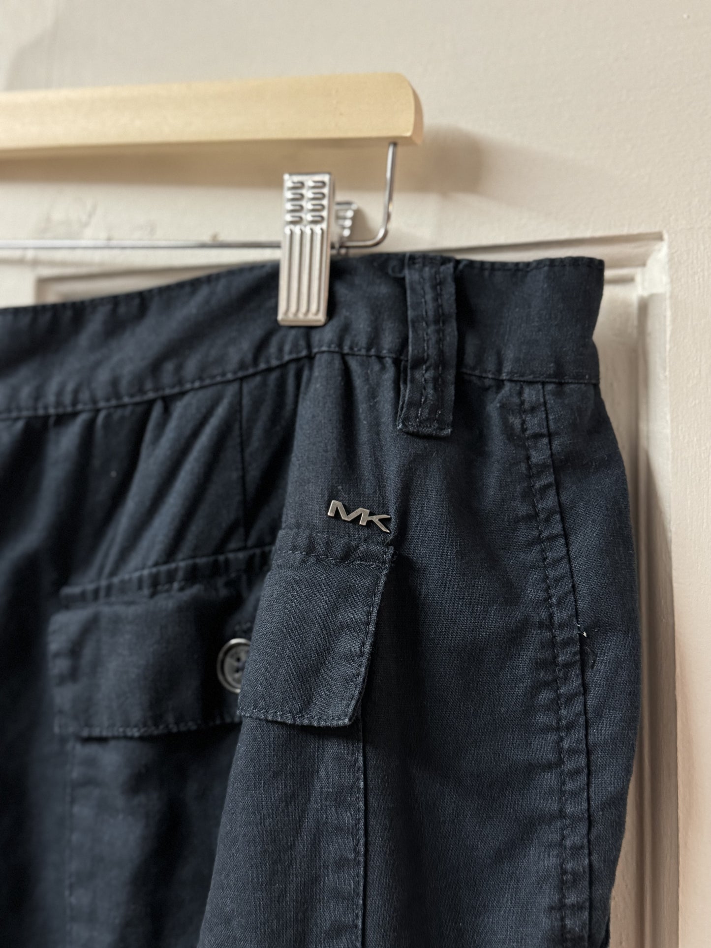 Michael Kors Black Linen Cargo Shorts [36"]