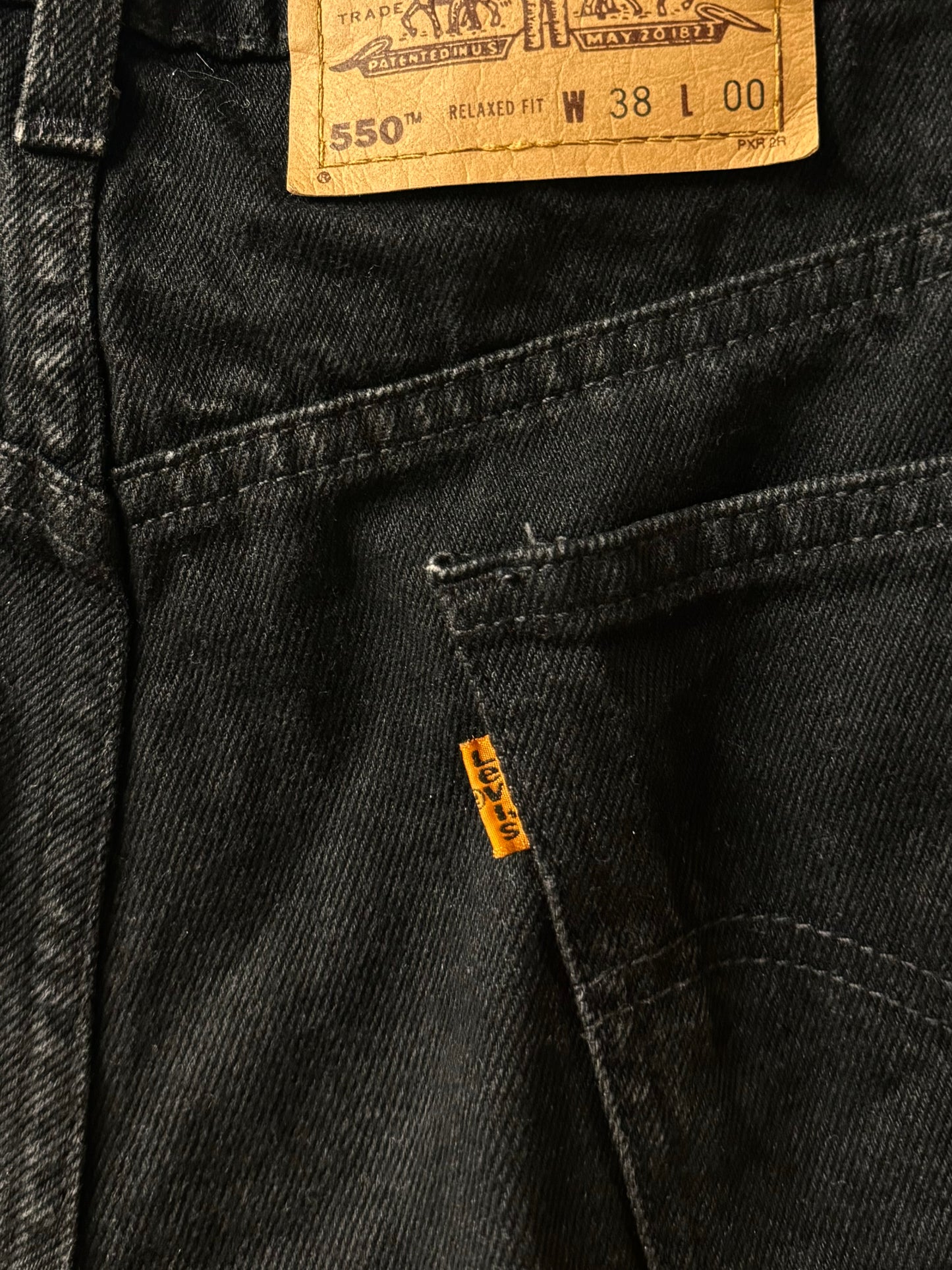 Black Levi 550 Shorts [38"]