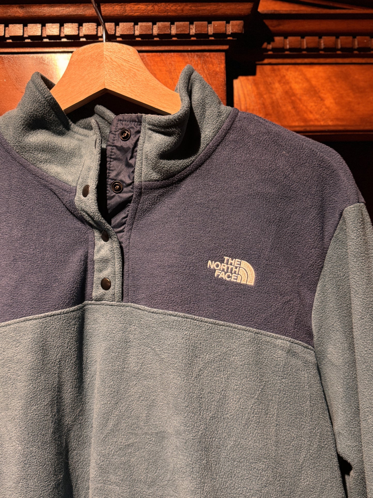 Two Tone 'The North Face' Long Sleeve Tee - Womens [XL]