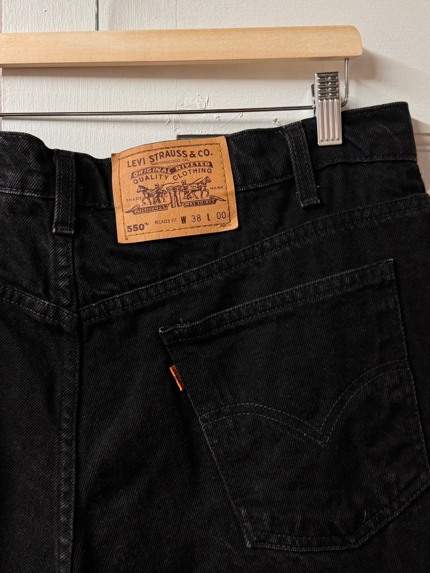 Black Levi 550 Shorts [38"]