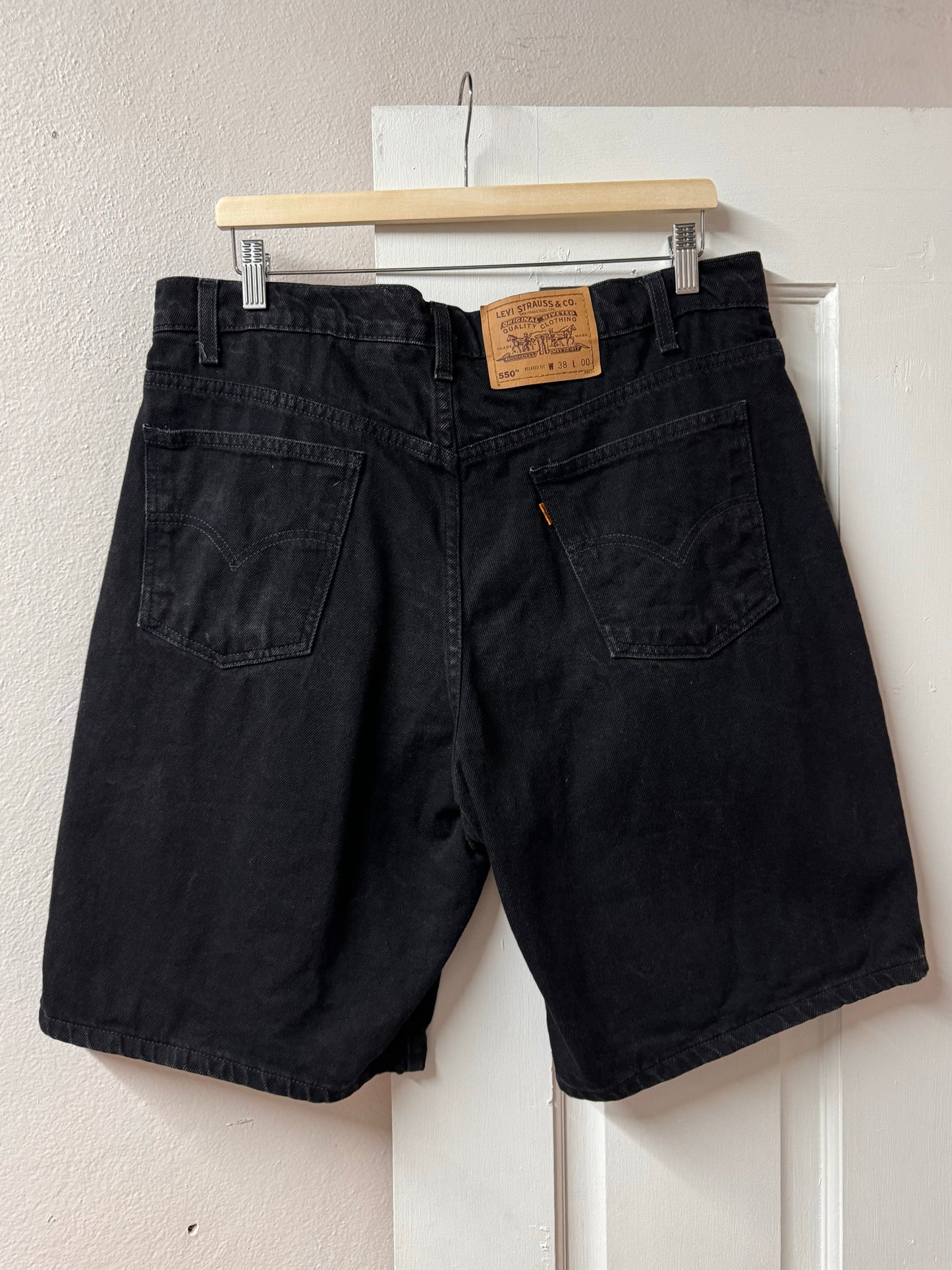 Black Levi 550 Shorts [38"]