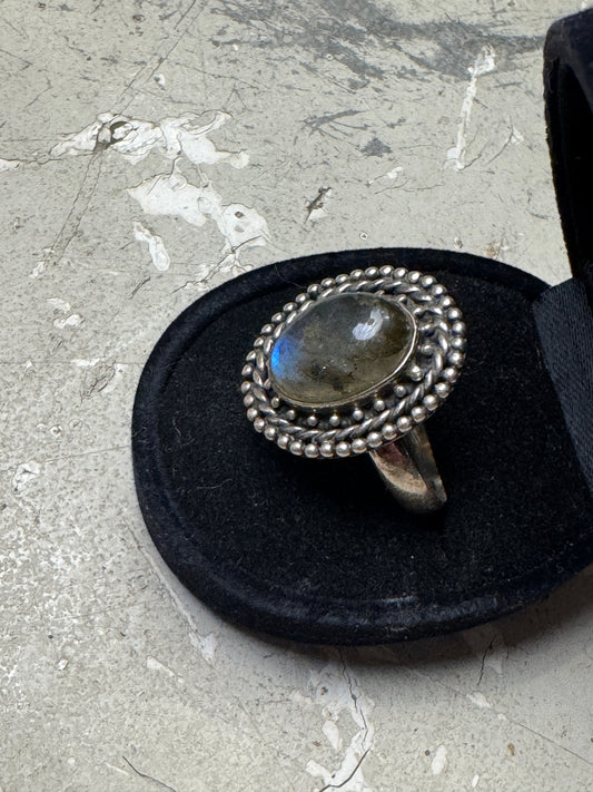 Vintage Sterling Silver & Labradorite Ring with Beaded Border – 925
