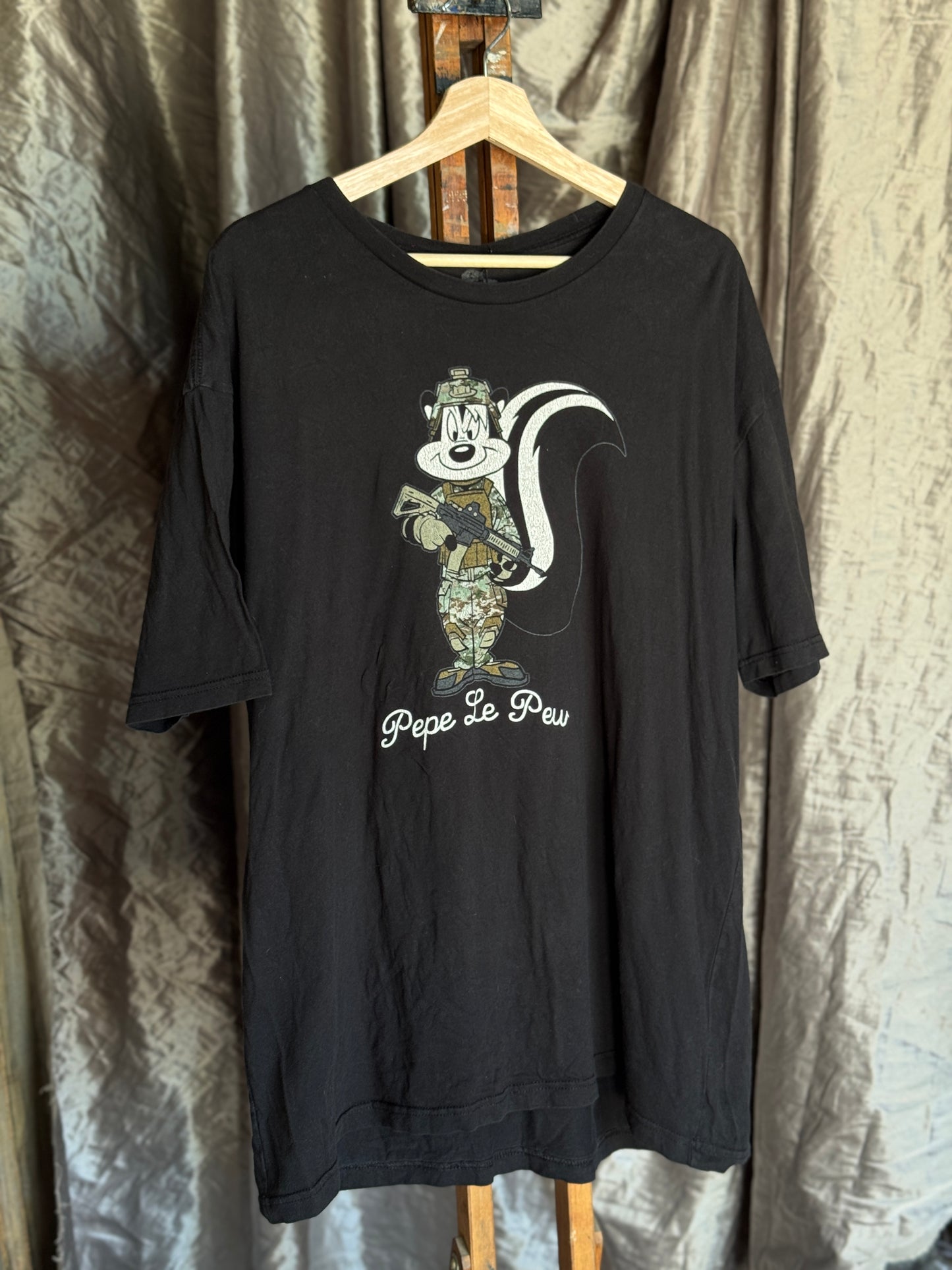 Vintage Pepe Le Pew Tee [2XL]