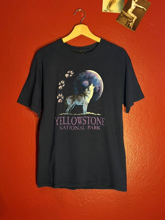 Yellowstone National Park Howling Wolf Graphic T-Shirt [M]